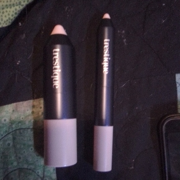 Trestique Refillable Foundation & Concealer - Picture 2 of 7